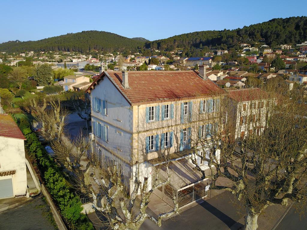 Hotel Restaurant Le Castel Fleuri Carnoules  Extérieur photo