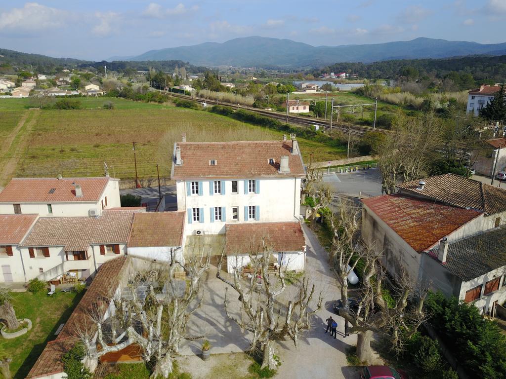 Hotel Restaurant Le Castel Fleuri Carnoules  Extérieur photo