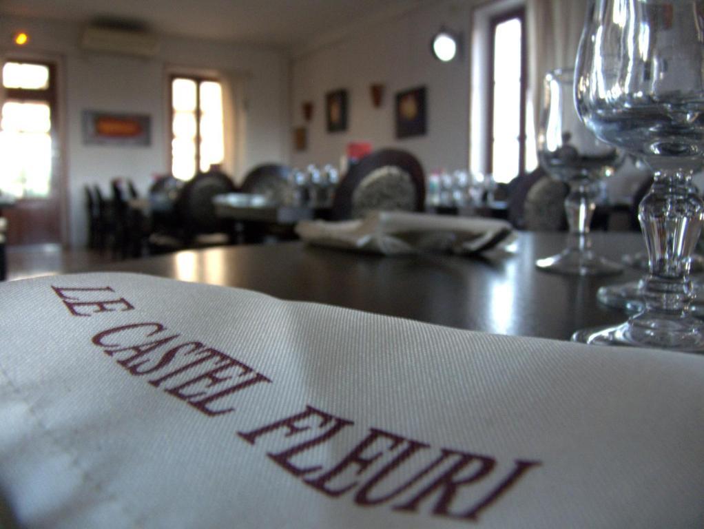 Hotel Restaurant Le Castel Fleuri Carnoules  Extérieur photo