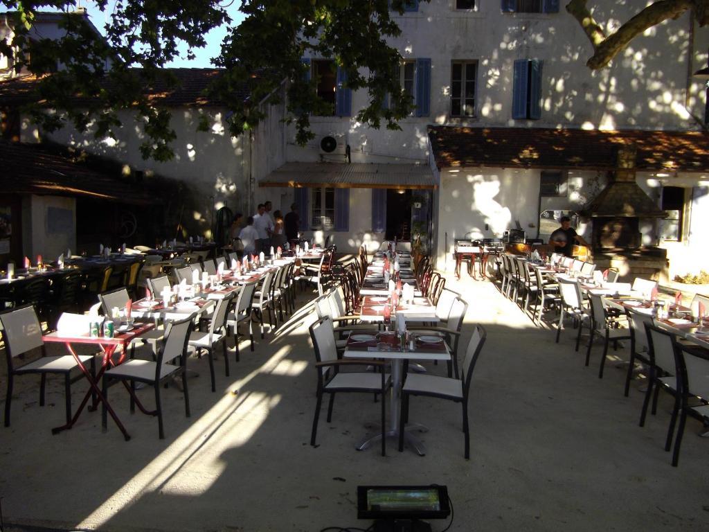 Hotel Restaurant Le Castel Fleuri Carnoules  Extérieur photo